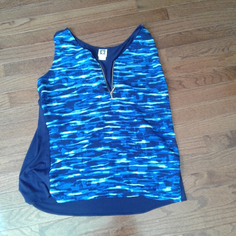 Very cute and stylish Anne Klein blousr